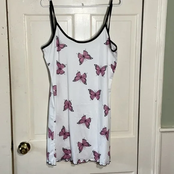 Women’s White XL nightgown with Pinkish purple Butterflies - Picture 1 of 6